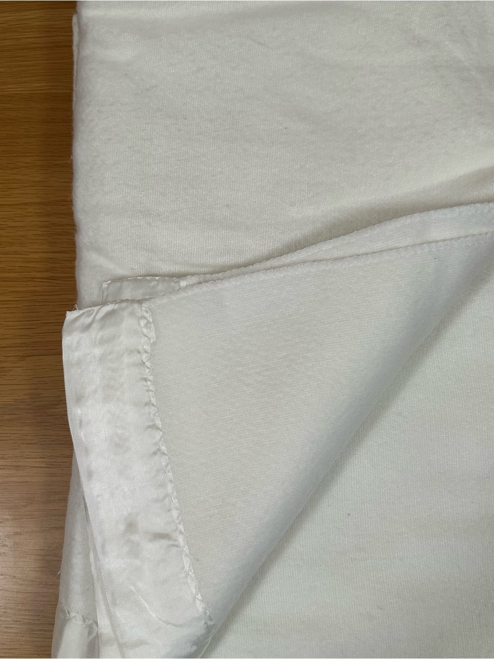 White Home Bedding Satin-Trim Soft Fleece Full Size